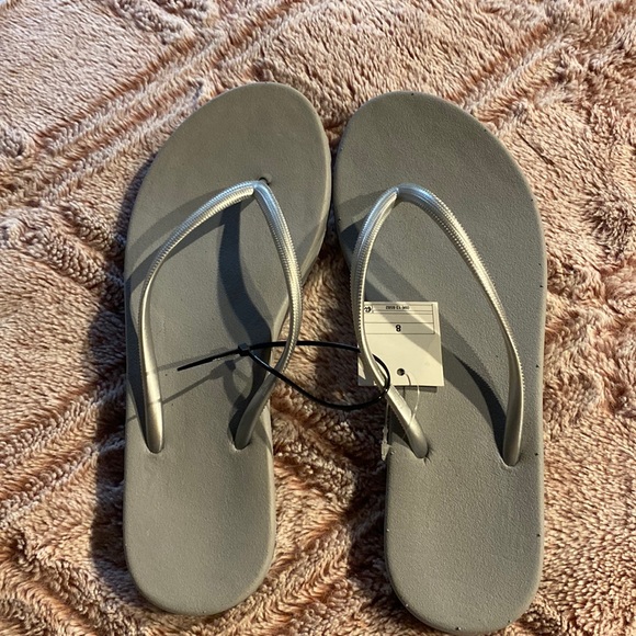 shade & shore flip flops